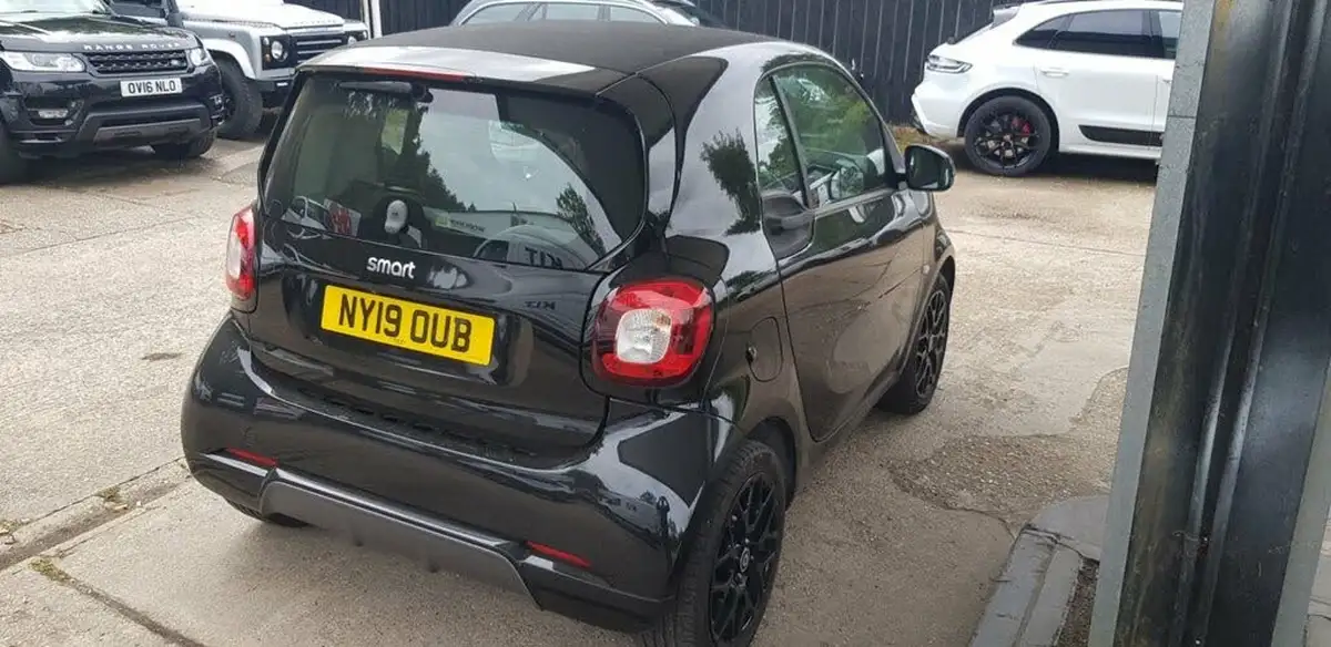 2019-smart-fortwo-10-urban-shadow-edition-big-4