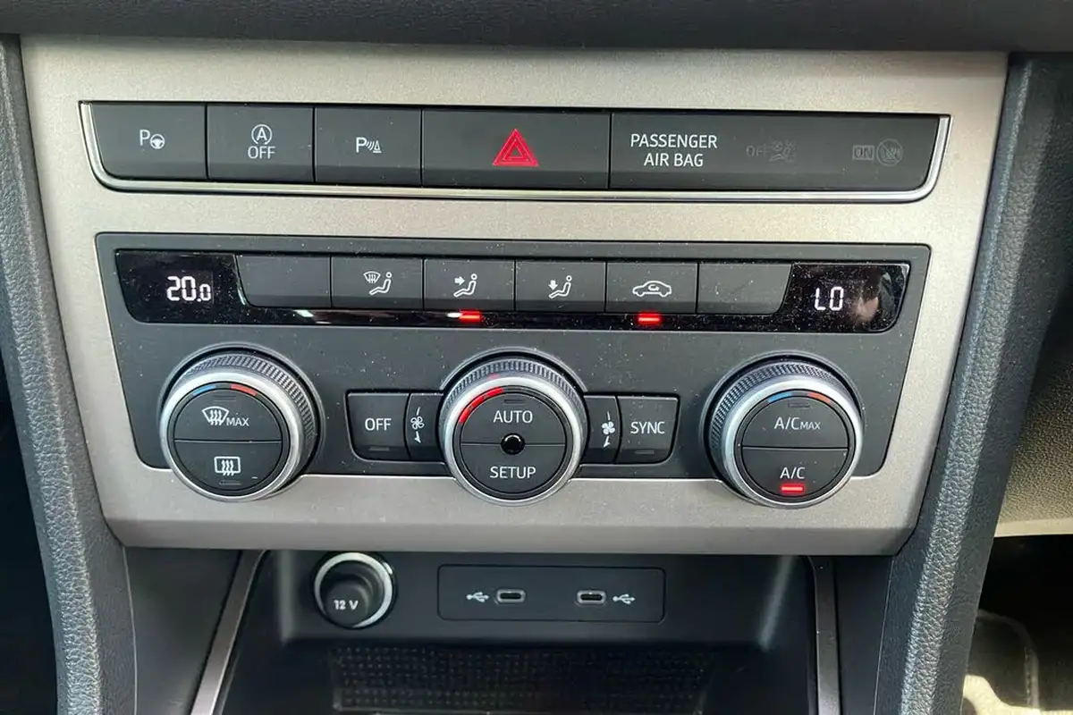 2024-seat-ateca-15-ecotsi-xperience-dsg-big-14