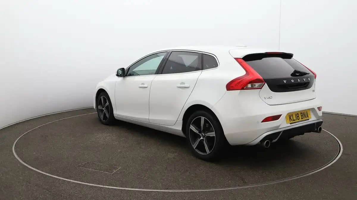2018-volvo-v40-15-t2-r-design-nav-plus-big-62