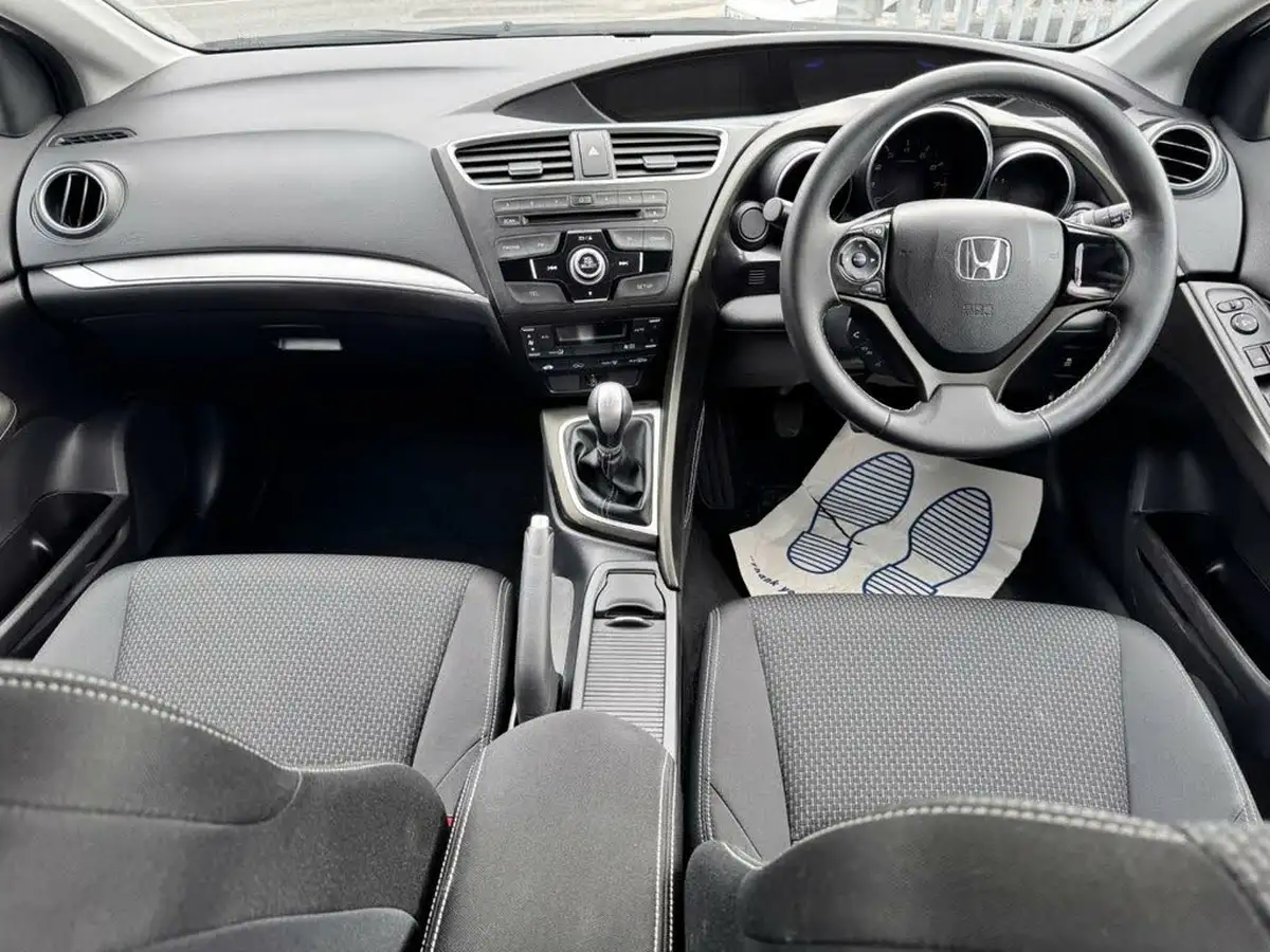 2015-honda-civic-18-s-1-cd-hatchback-big-10
