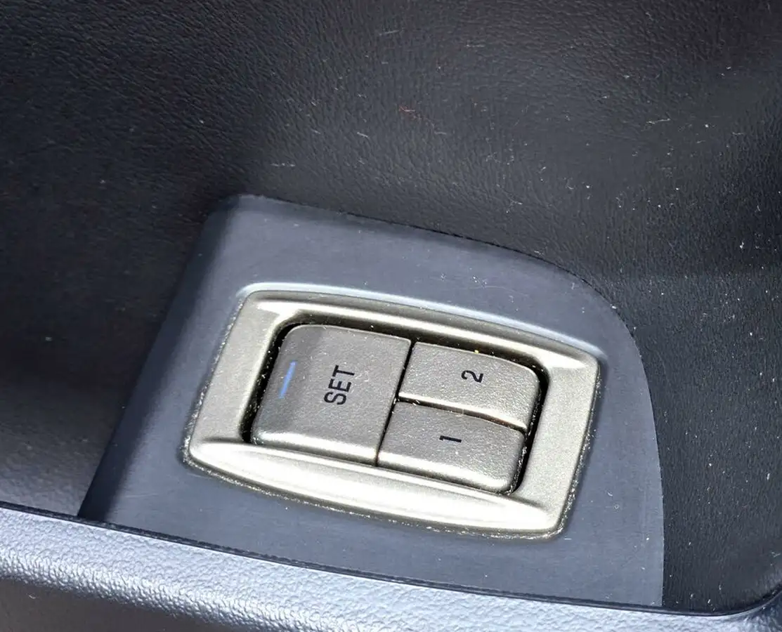 2010-jaguar-xf-30-premium-luxury-big-35