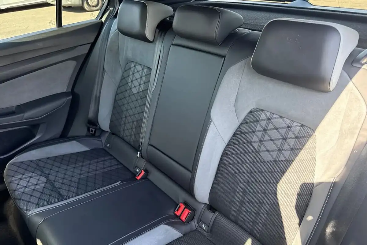 2022-volkswagen-golf-15-tsi-r-line-130ps-hatchback-big-18