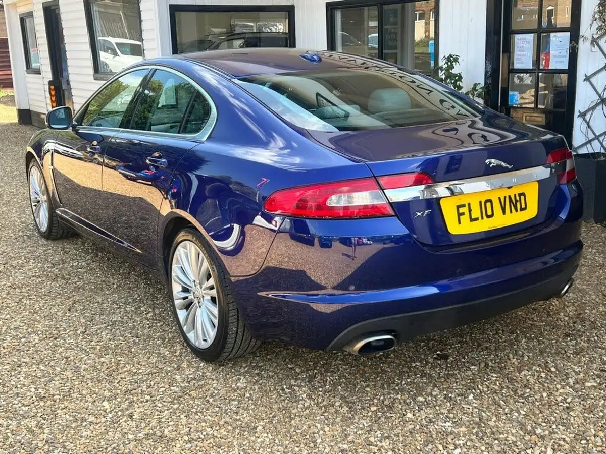 2010-jaguar-xf-30-luxury-big-13