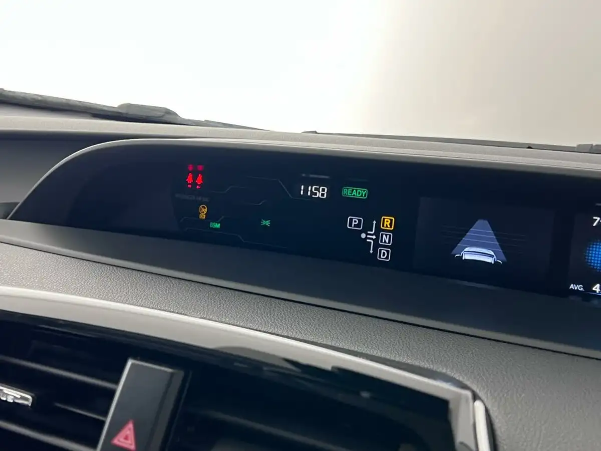 2019-toyota-prius-18-vvt-i-business-edition-plus-ss-cvt-big-25