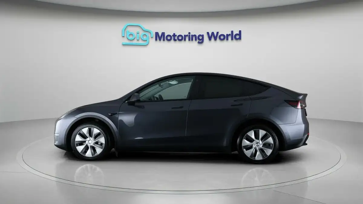 2022-tesla-model-y-e-long-range-big-4