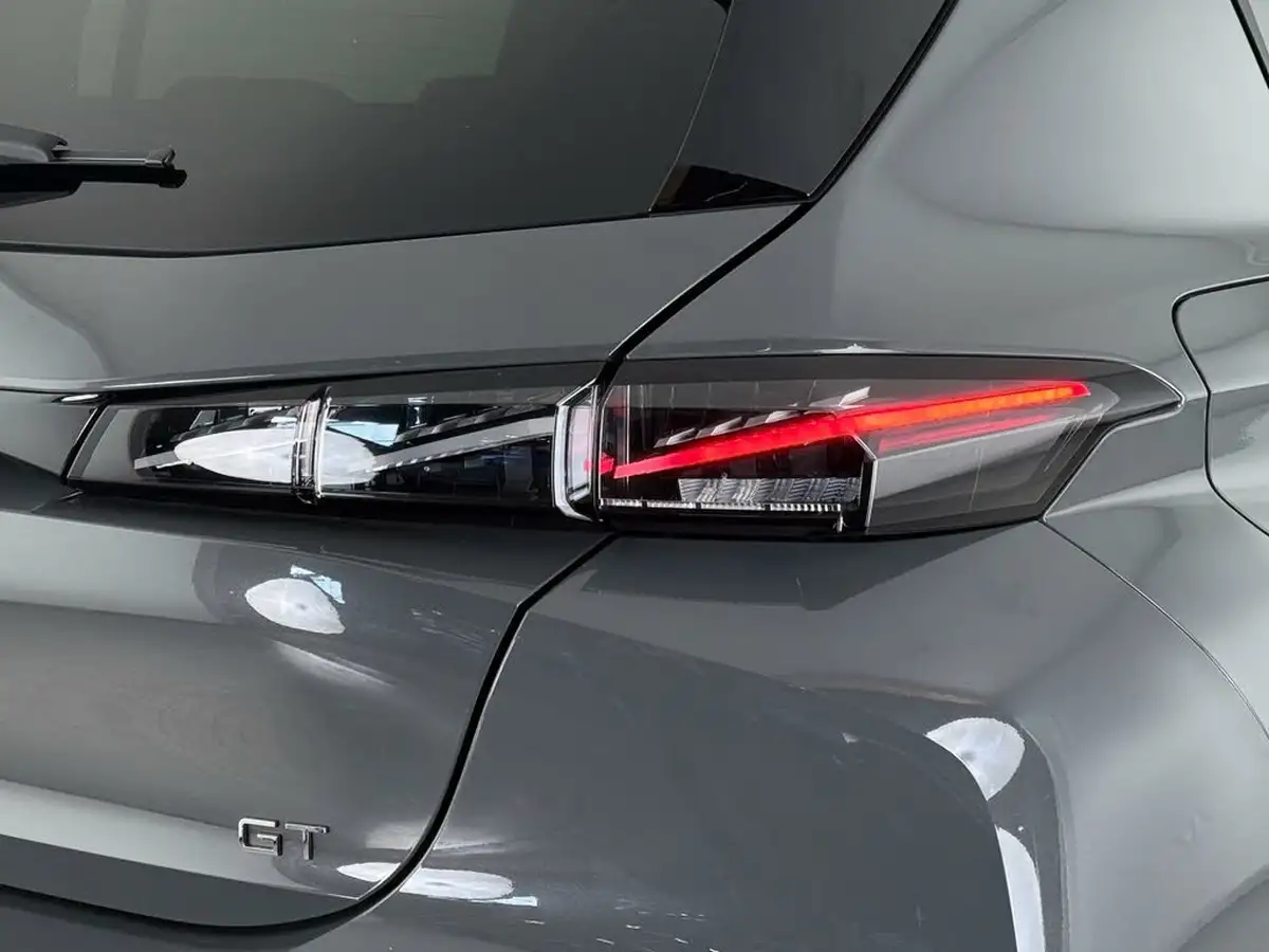 2024-peugeot-308-12-puretech-gt-130ps-ss-eat8-big-10