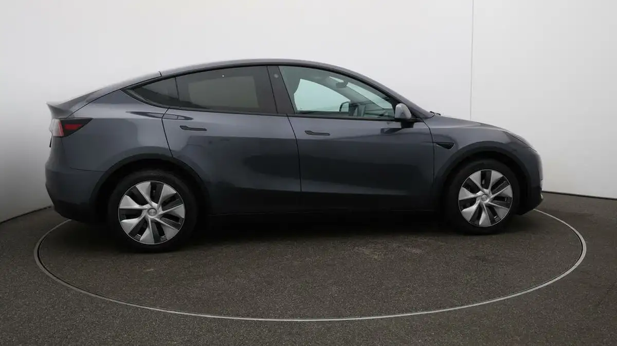 2022-tesla-model-y-e-long-range-big-50