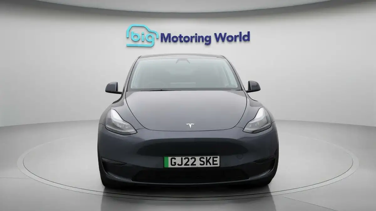 2022-tesla-model-y-e-long-range-big-2