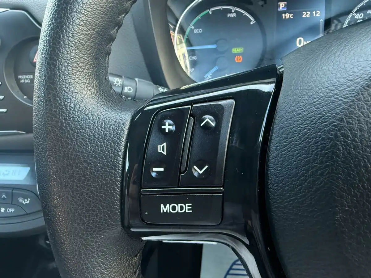 2019-toyota-yaris-15-vvt-i-icon-tech-98bhp-hybrid-1497cc-e-cvt-big-47
