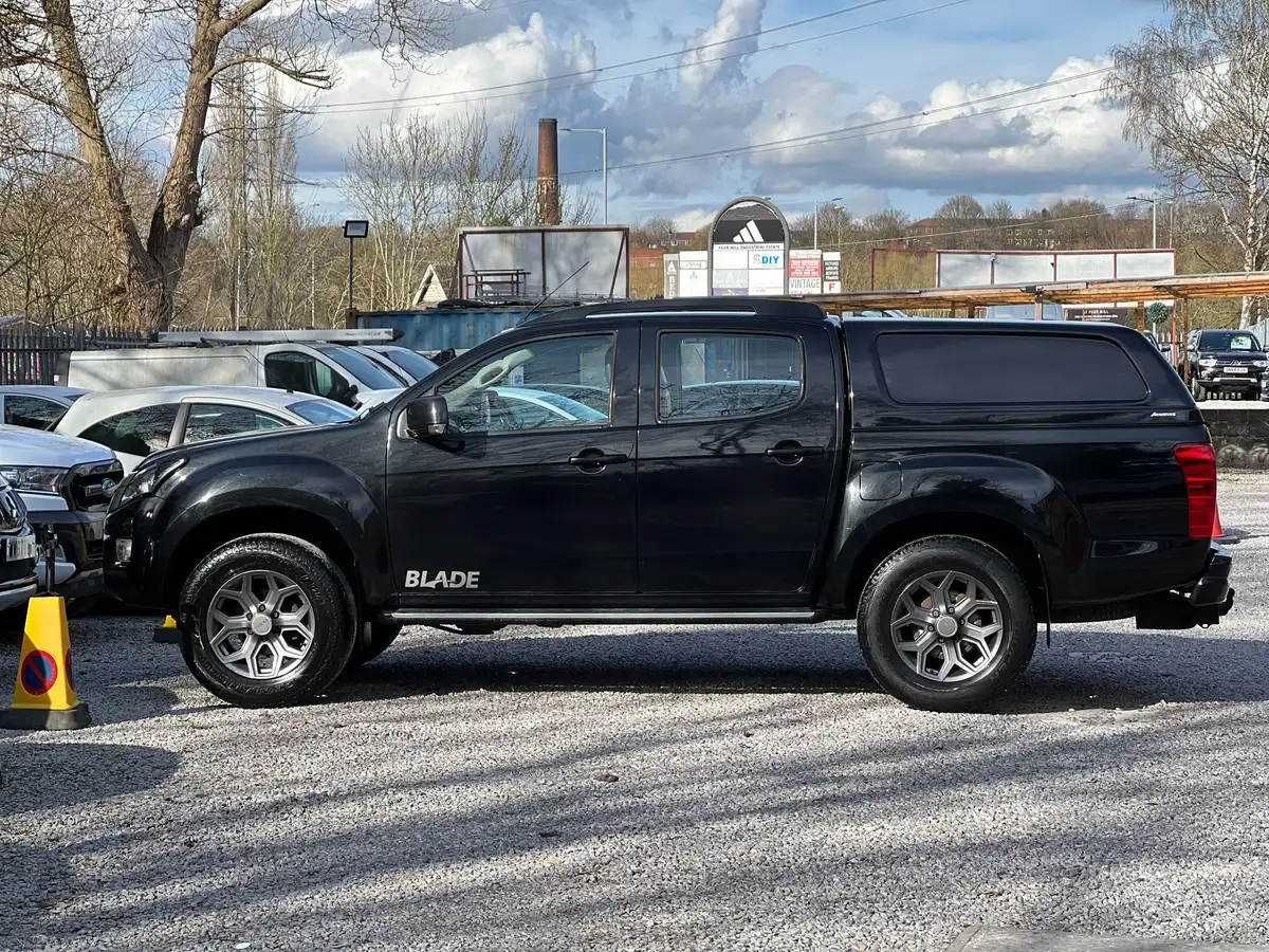 2014-isuzu-d-max-25td-venetian-red-blade-auto-big-4
