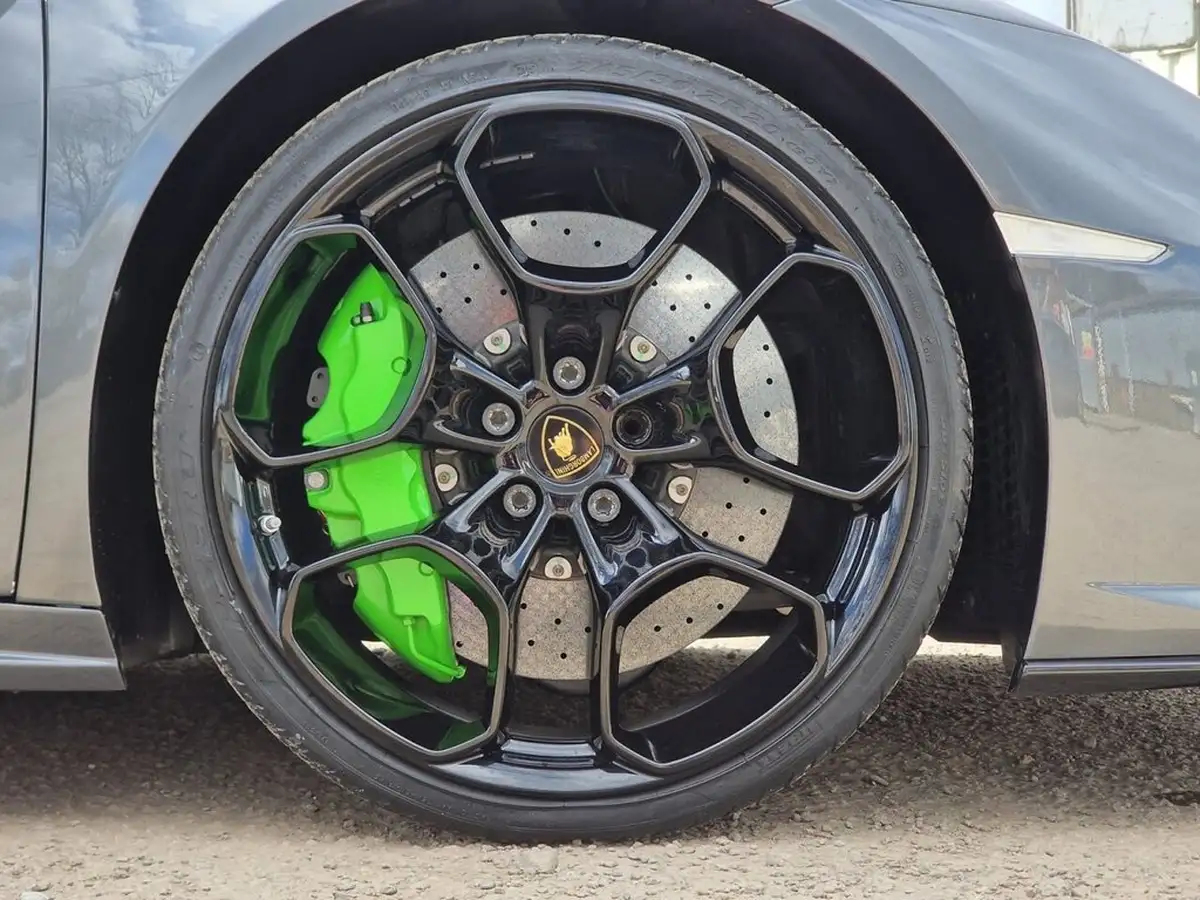 2017-lamborghini-huracan-52-lp-610-4-spyder-big-35