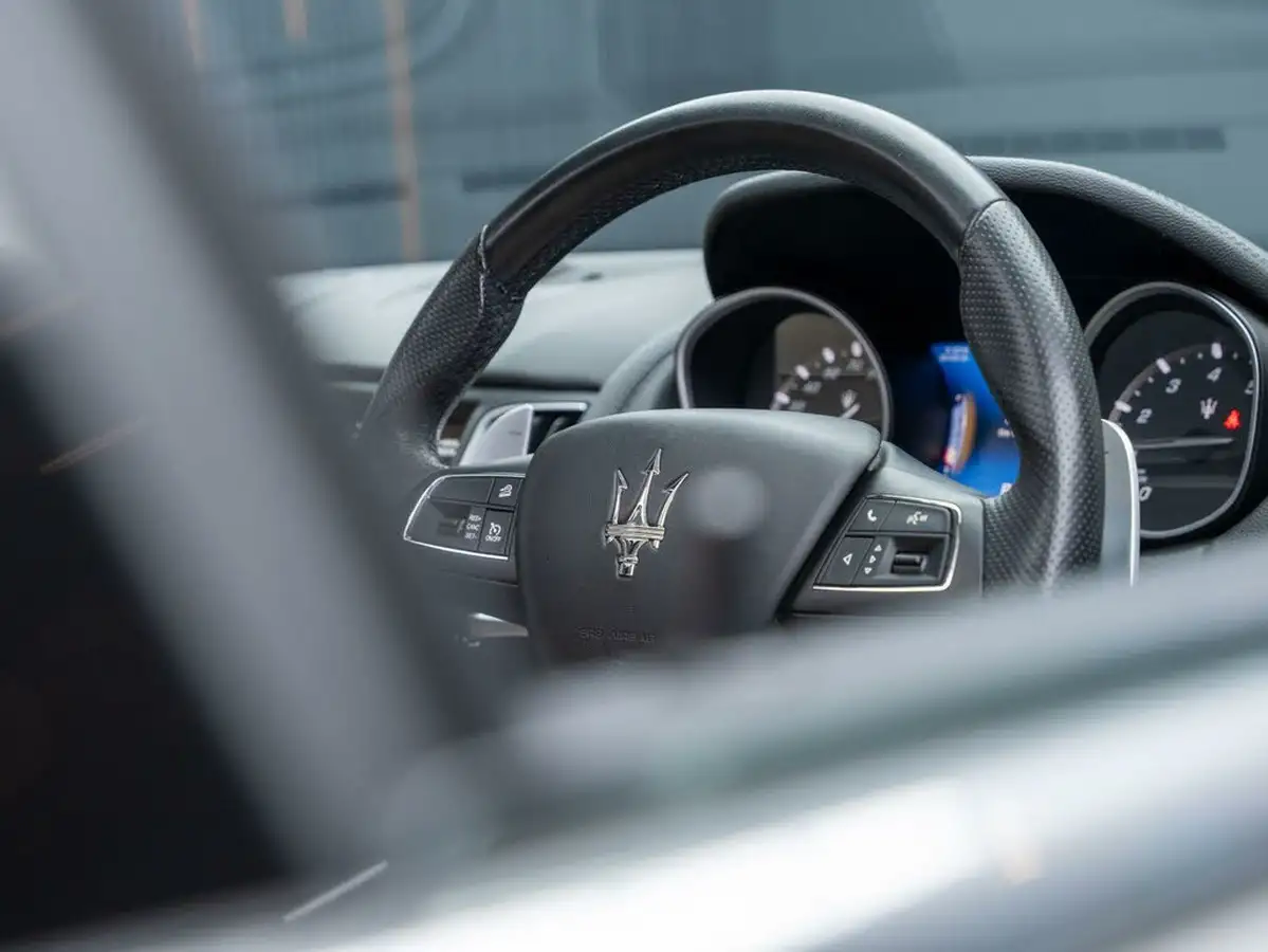 2018-maserati-levante-30-gransport-nerissimo-edition-big-37