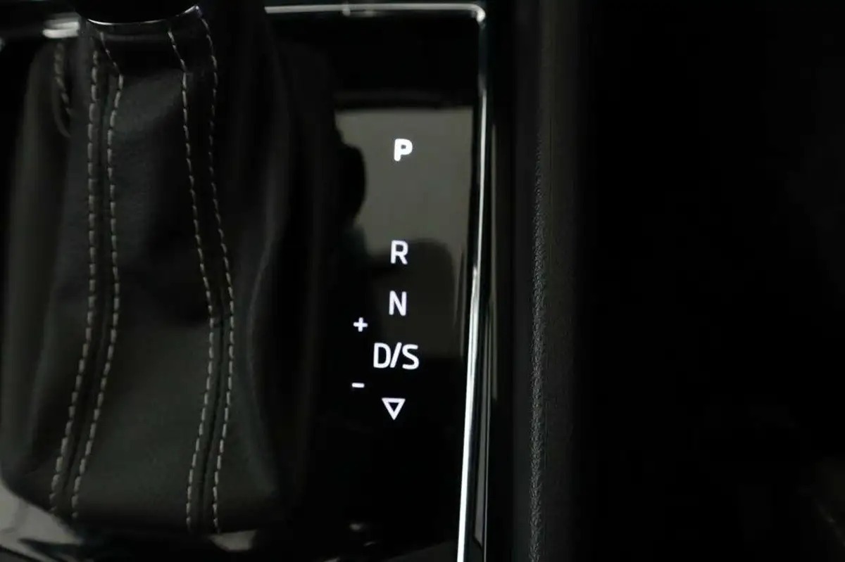 2022-skoda-karoq-15-tsi-sportline-big-24