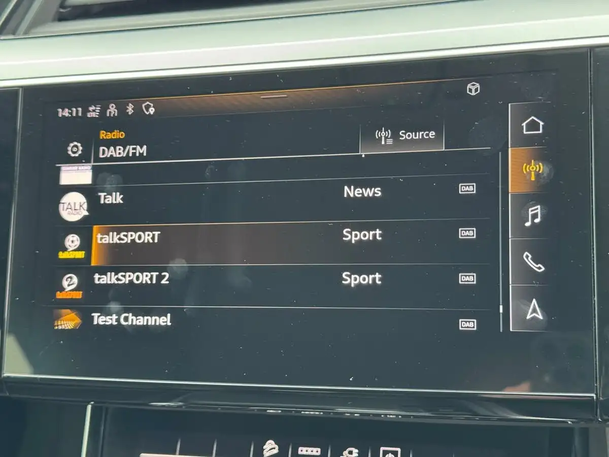 2021-audi-e-tron-50e-sport-station-wagon-big-24
