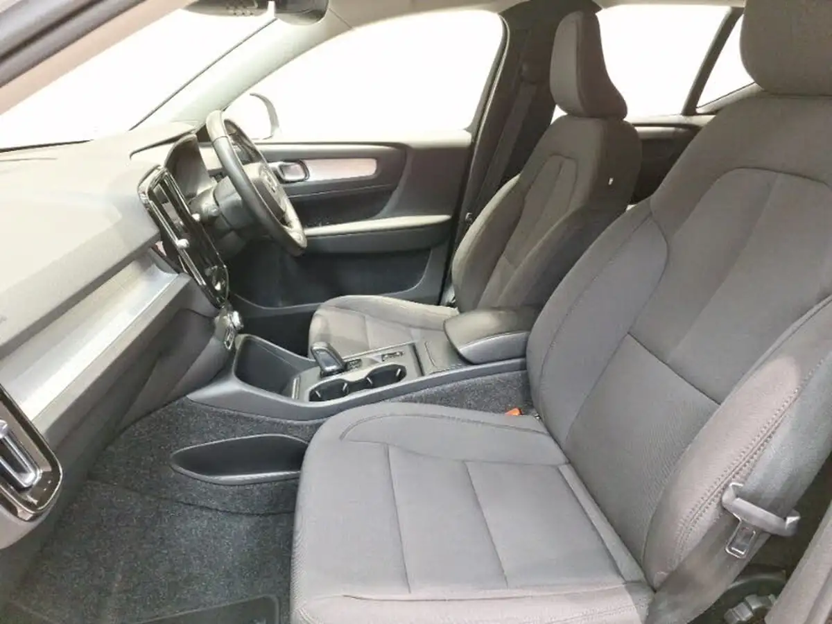 2020-volvo-xc40-20-b4-momentum-awd-big-4