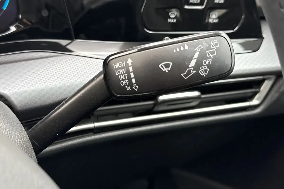 2022-volkswagen-golf-15-tsi-active-150ps-big-31