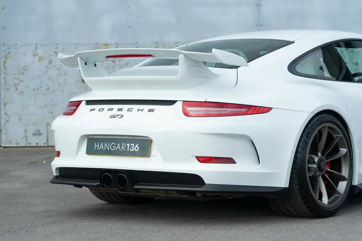 2014-porsche-911-38-gt3-big-15