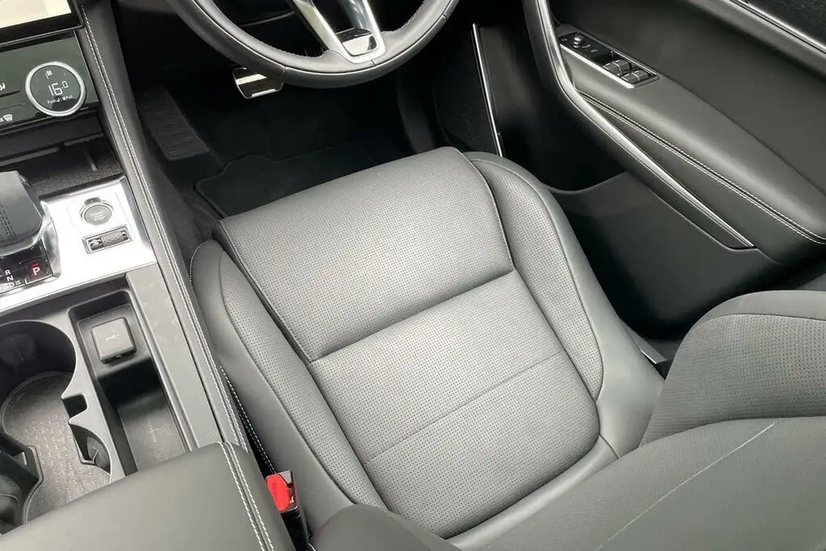 2024-jaguar-f-pace-20-d200-r-dynamic-hse-black-big-33