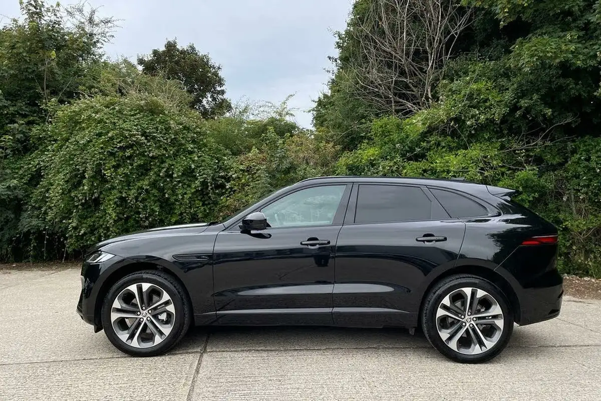 2024-jaguar-f-pace-20-d200-r-dynamic-hse-black-big-9