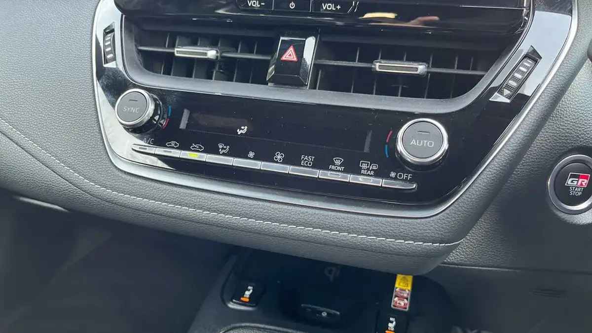 2024-toyota-corolla-20-vvt-i-gr-sport-hatchback-big-40