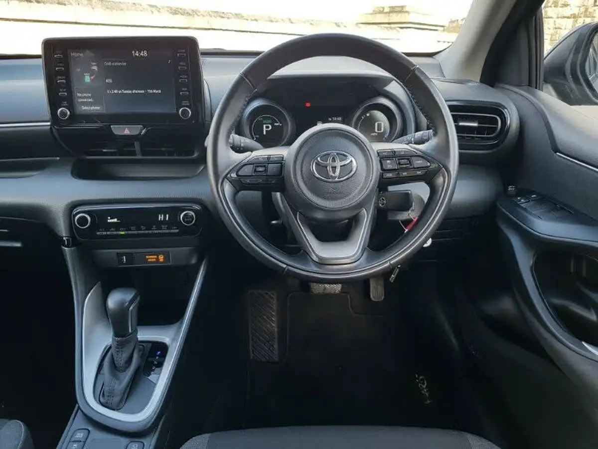 2022-toyota-yaris-15-vvt-i-design-big-6