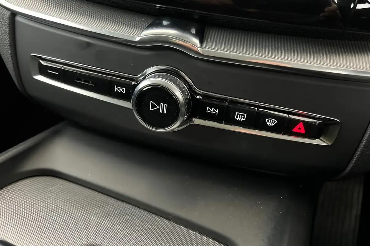 2024-volvo-xc60-20-b5-plus-big-13