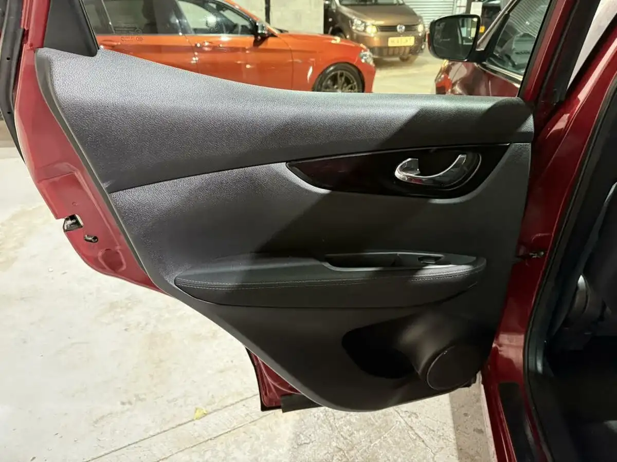 2014-nissan-qashqai-15dci-acenta-premium-big-12