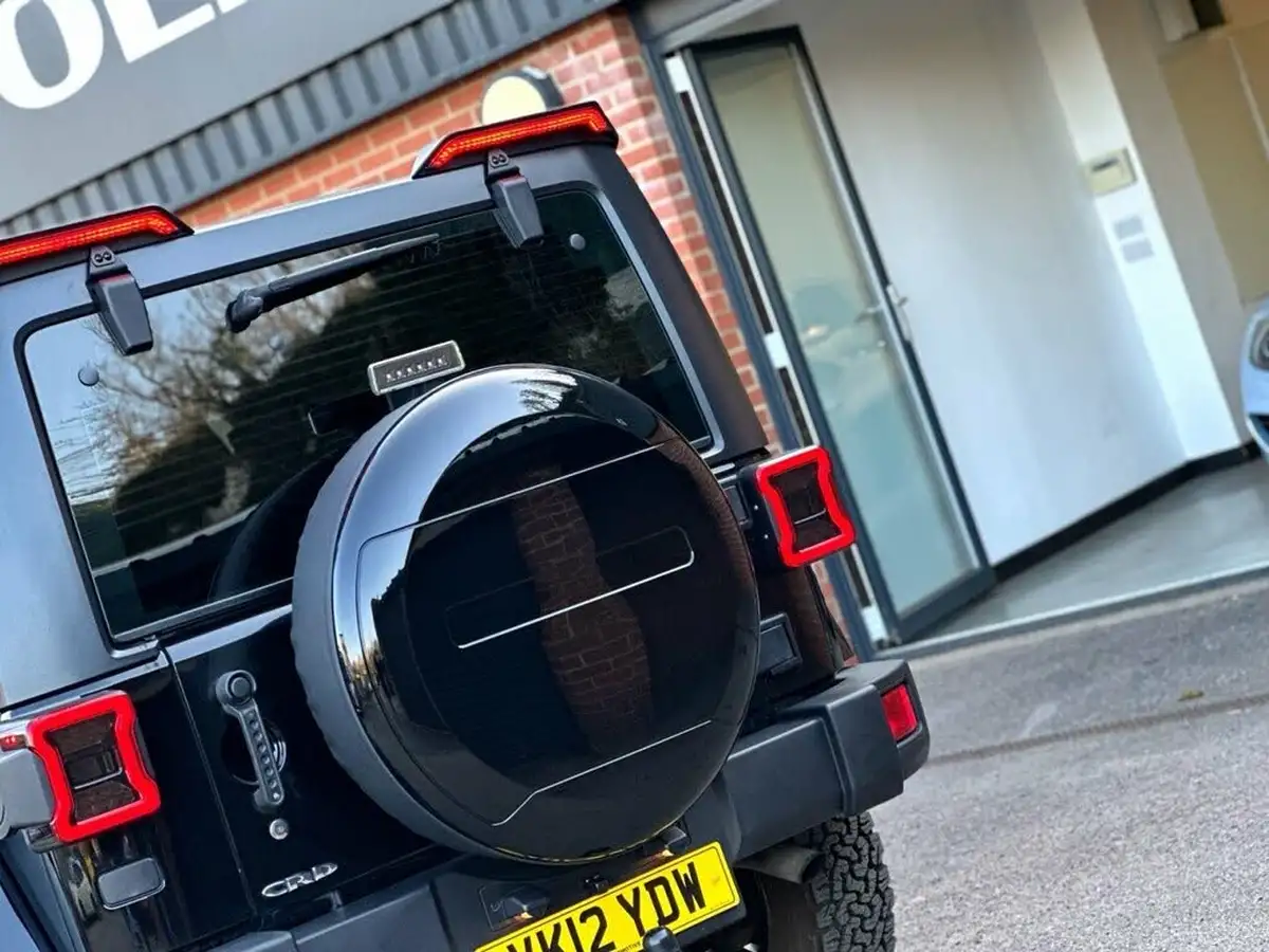 2012-jeep-wrangler-28crd-sahara-5d-auto-big-33