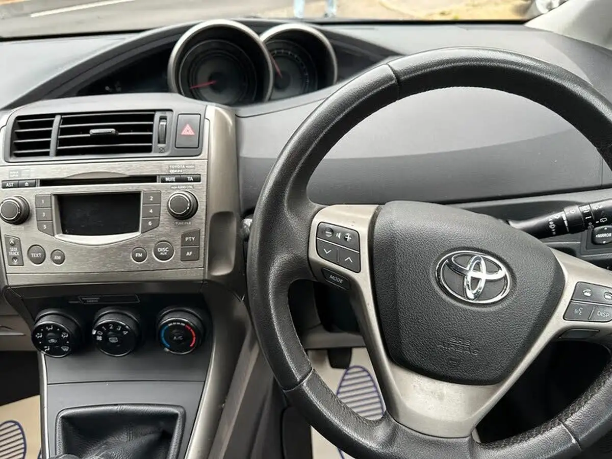 2009-toyota-verso-18-tr-big-18