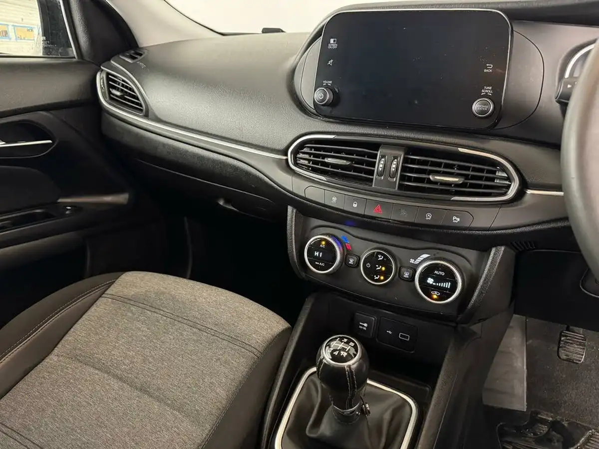 2021-fiat-tipo-10-cross-big-27