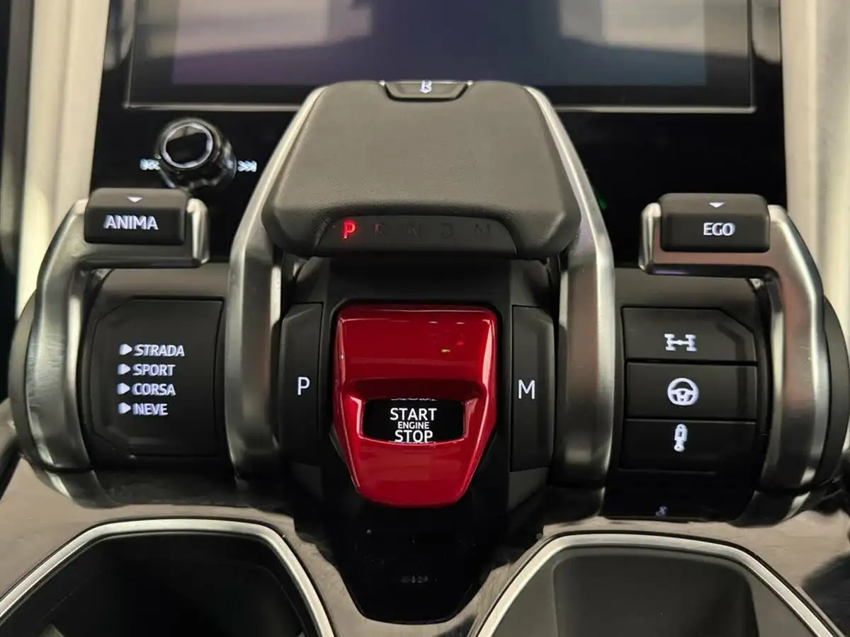 2021-lamborghini-urus-40-no-trim-big-52