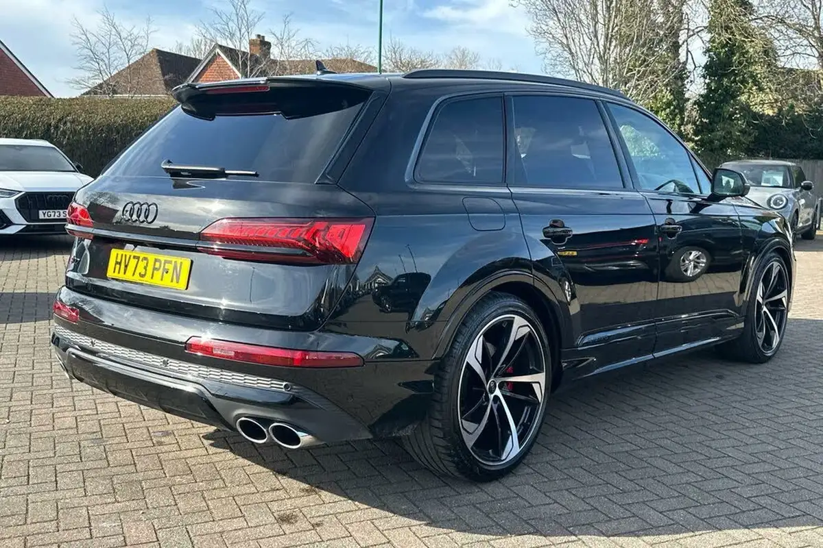 2023-audi-sq7-40-tfsi-black-edition-big-5