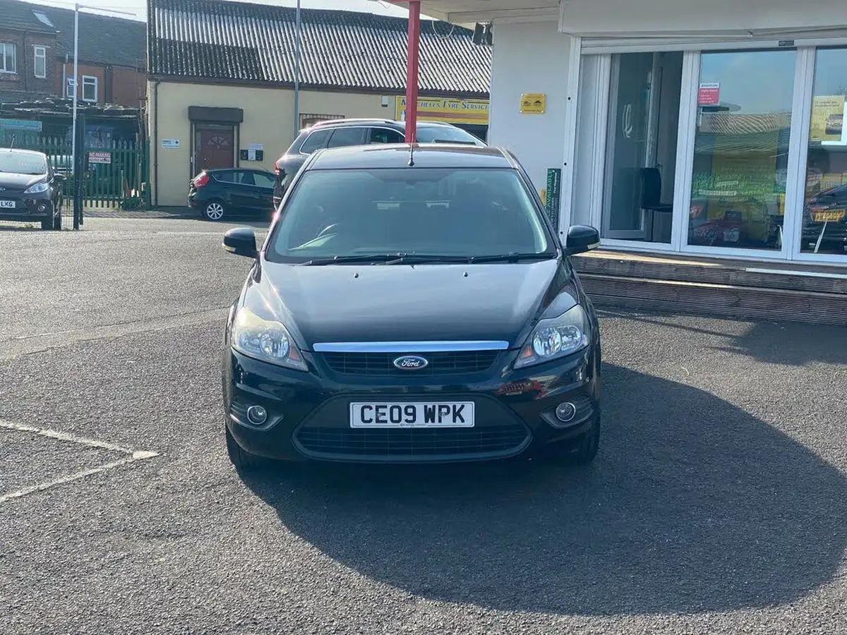 2009-ford-focus-16-zetec-hatchback-5d-big-8
