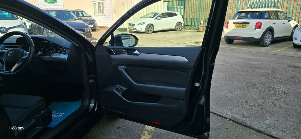2020-volkswagen-passat-20tdi-se-nav-150ps-estate-5d-big-22