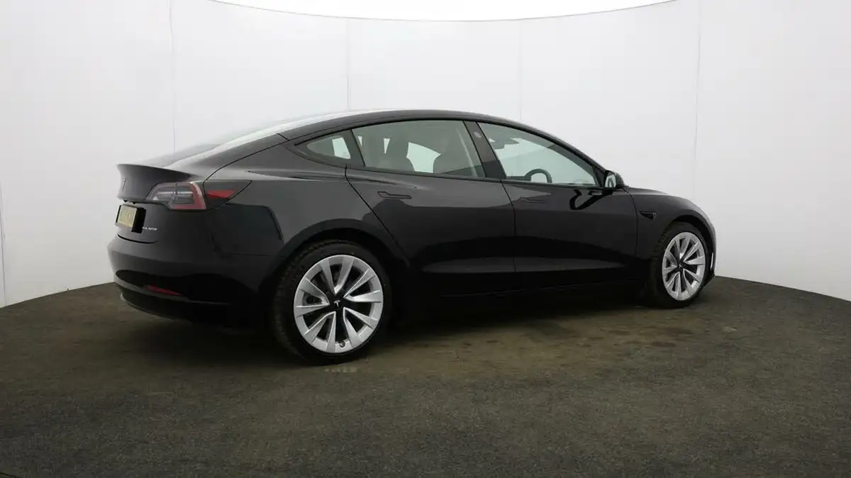 2022-tesla-model-3-e-long-range-big-49