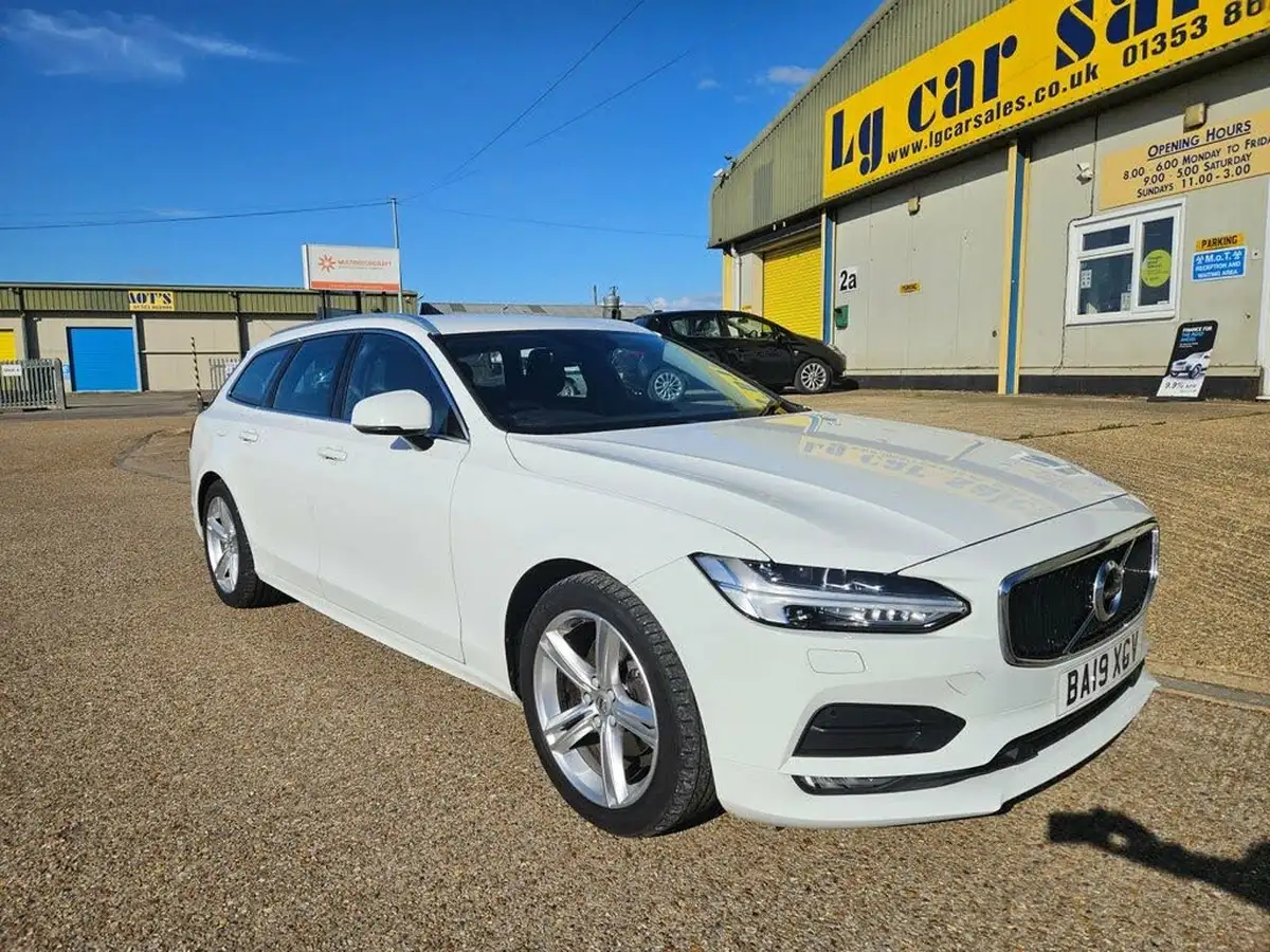 2019-volvo-v90-20td-d4-momentum-plus-big-1