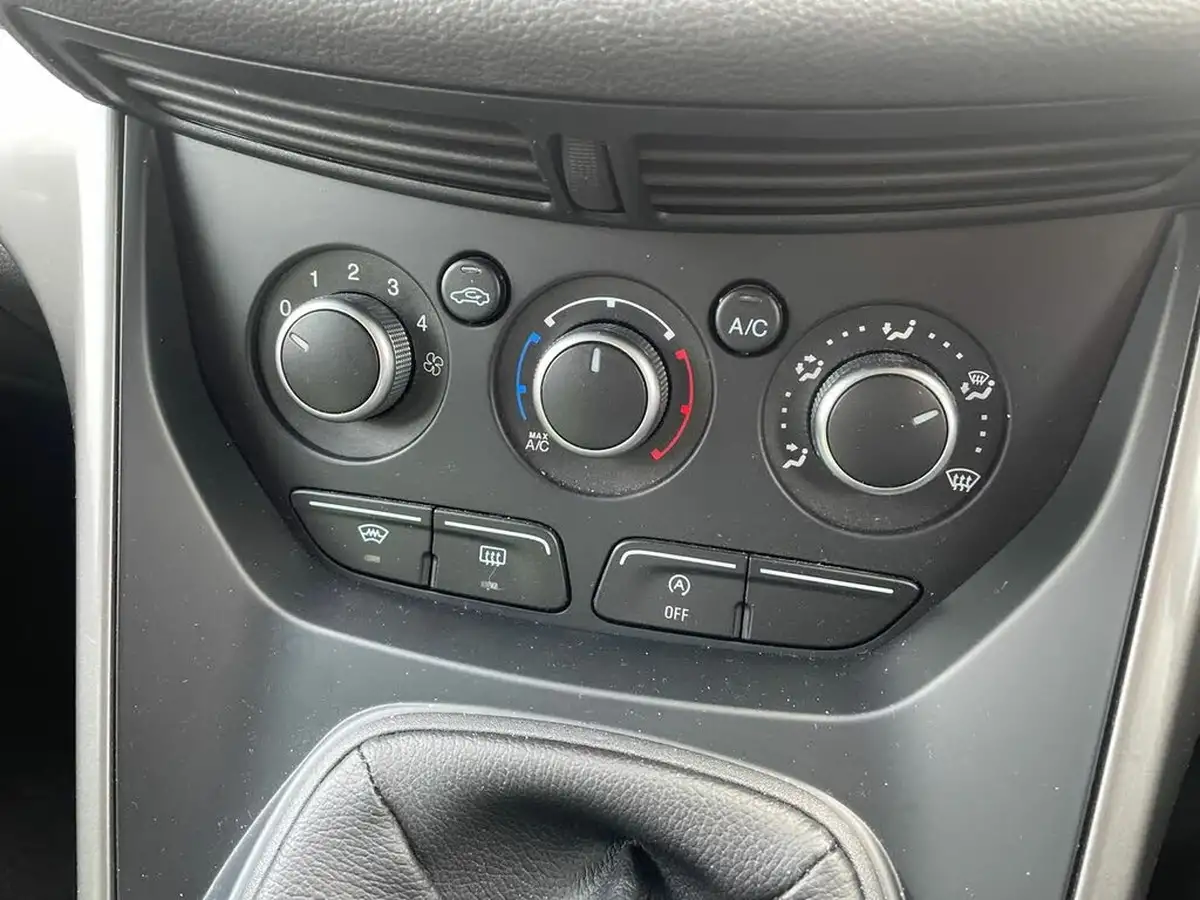 2015-ford-kuga-20tdci-zetec-150ps-big-20