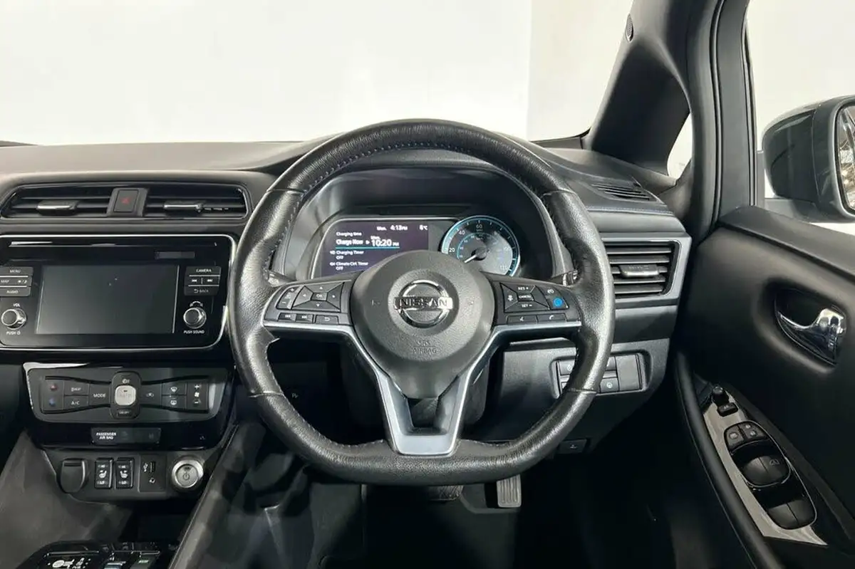 2018-nissan-leaf-e-tekna-110kw-big-19