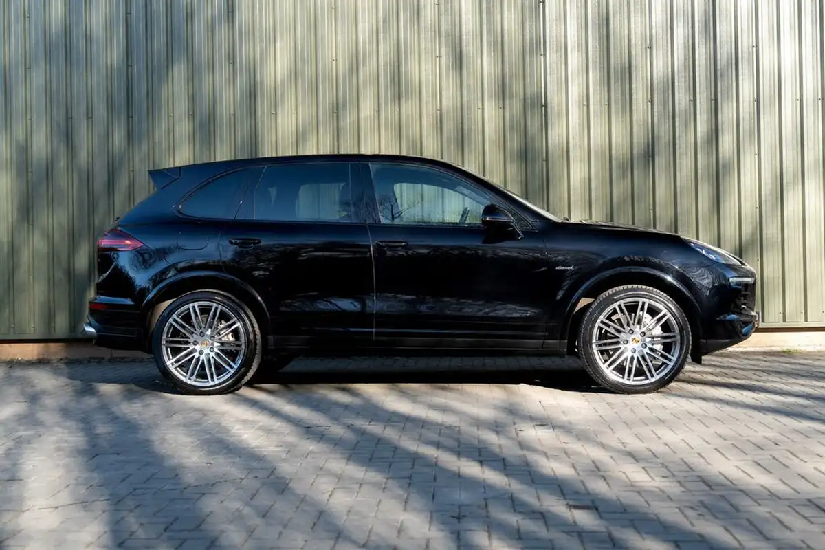 2017-porsche-cayenne-42td-s-diesel-platinum-edition-big-7
