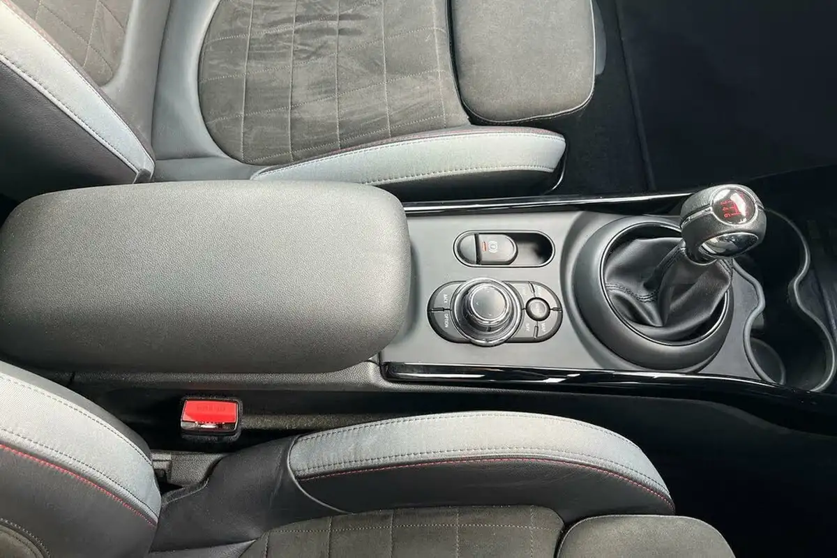 2021-mini-clubman-15-cooper-sport-big-39