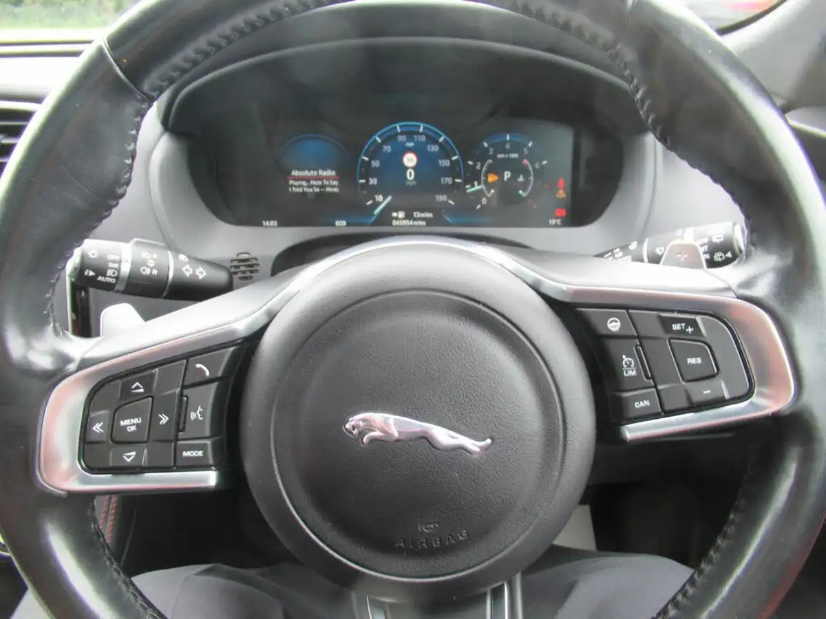 2016-jaguar-f-pace-30-v6-sc-s-30-big-15