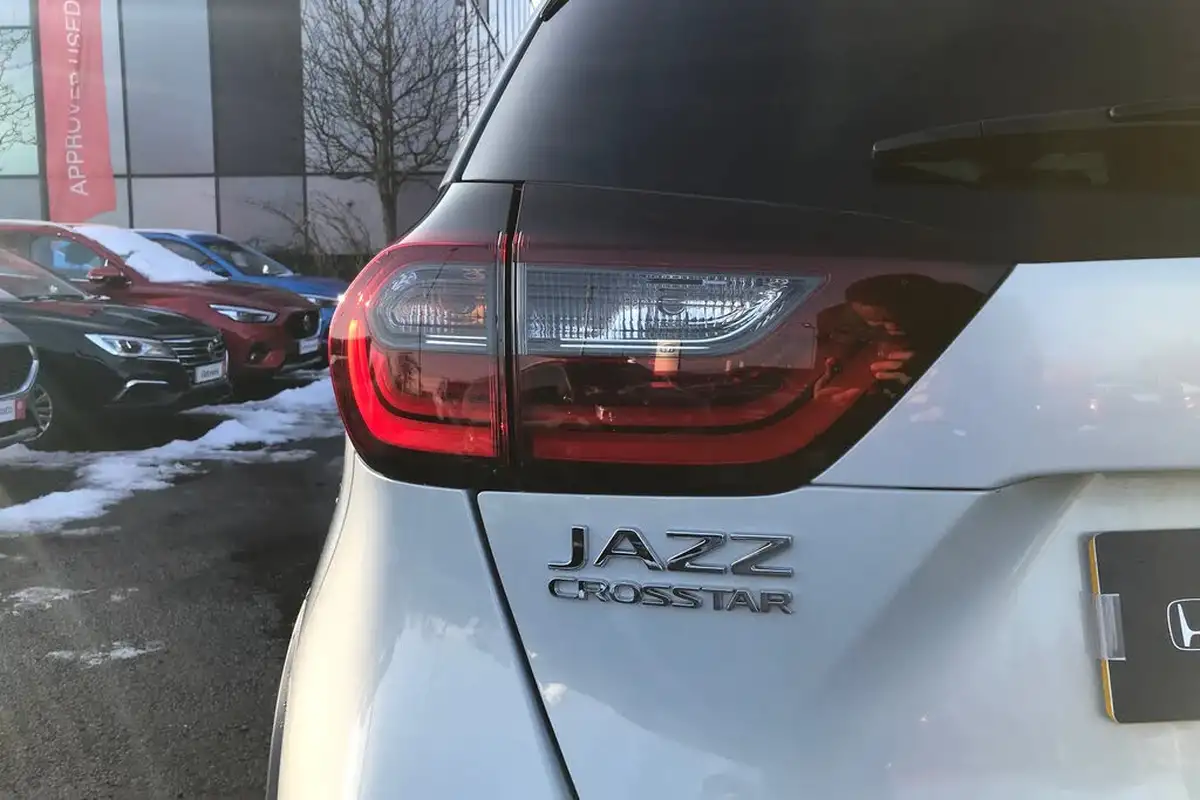 2024-honda-jazz-15-i-mmd-crosstar-advance-big-17
