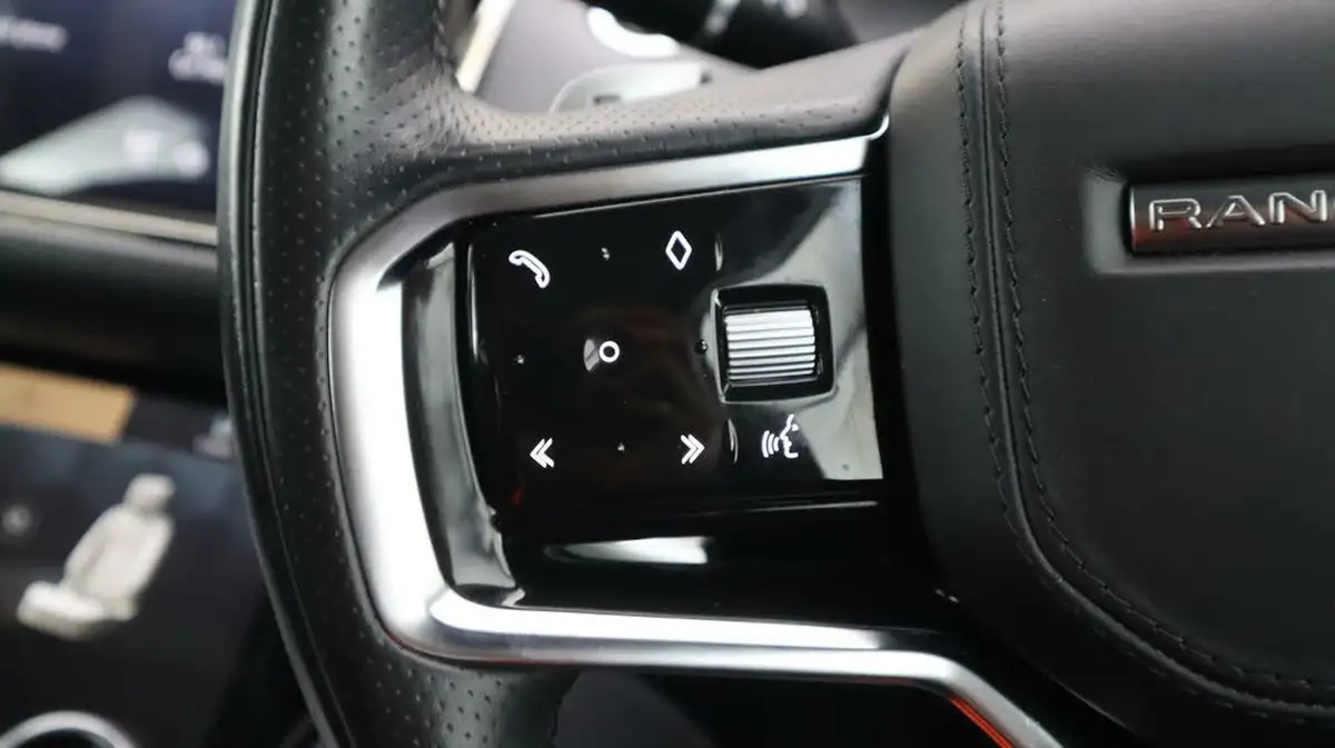 2021-land-rover-range-rover-evoque-15-p300e-r-dynamic-hse-big-24