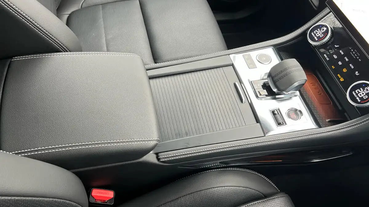 2023-jaguar-f-pace-20-p250-r-dynamic-se-black-big-25