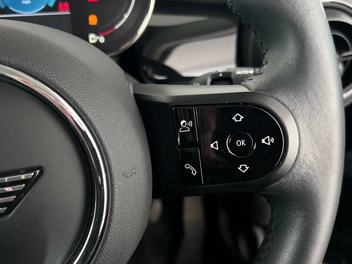 2021-mini-cooper-15-cooper-classic-hatchback-3d-big-26