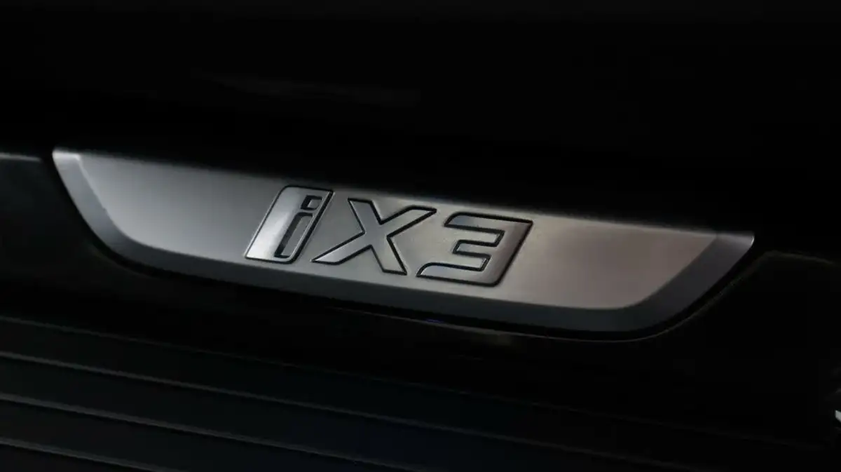 2021-bmw-ix3-e-premier-edition-big-25