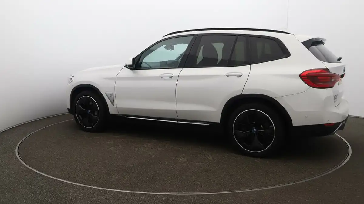 2021-bmw-ix3-e-premier-edition-big-43