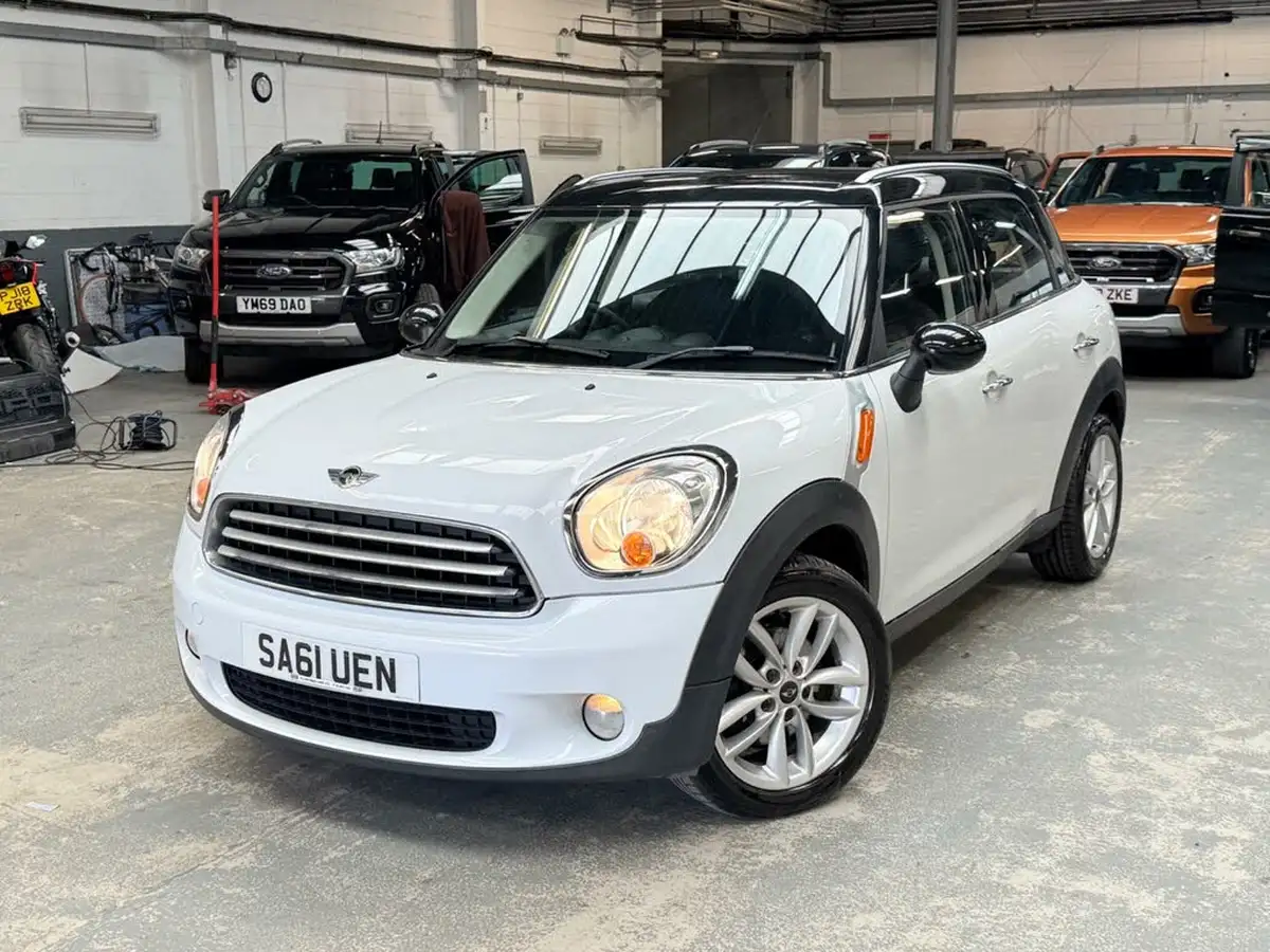 2011-mini-countryman-16-cooper-122bhp-big-7