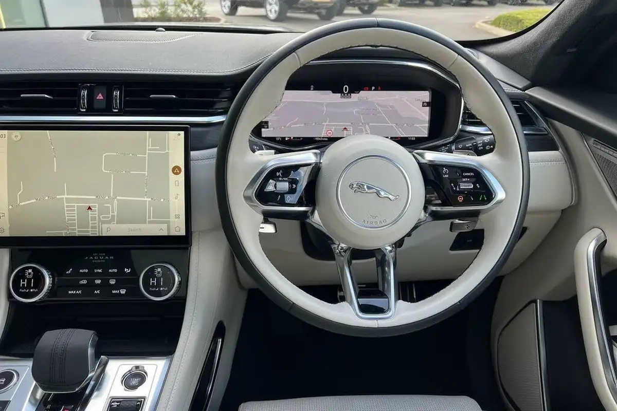 2023-jaguar-f-pace-20-d200-r-dynamic-hse-black-big-18