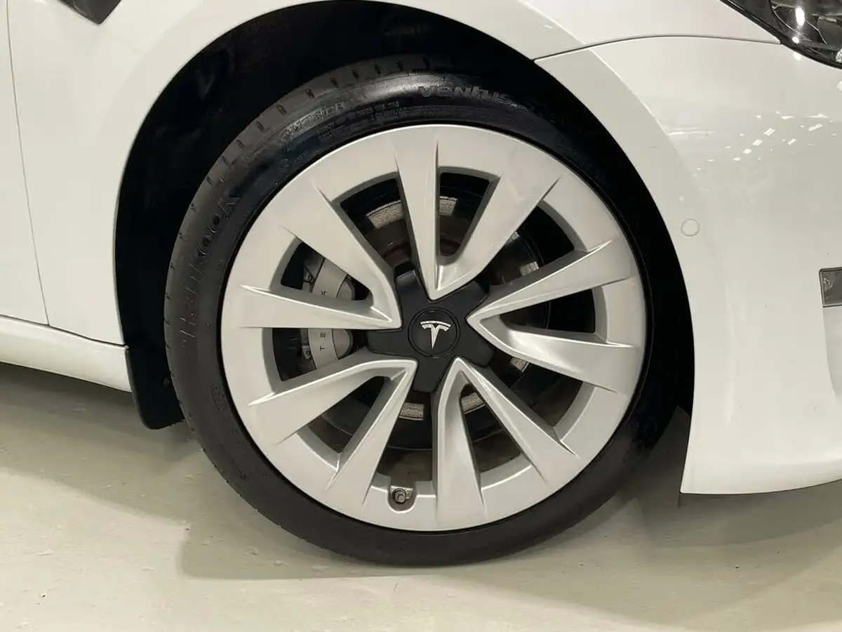 2022-tesla-model-3-e-long-range-big-13